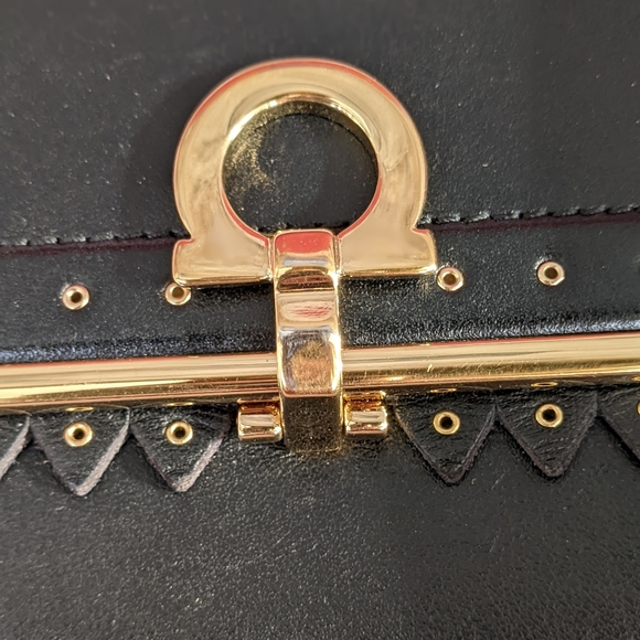⚡SOLD⚡Salvatore Ferragamo Leather Bifold Wallet w. Grommets + Scallop Edge - Picture 11 of 16